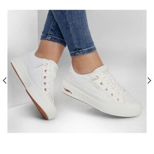 Skechers Arch Fit Arcade - Meet Ya There Womens 9.5